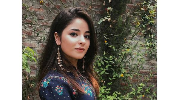 Gaya Memesona Aktris Cantik yang Pensiun dari Bollywood karena Agama