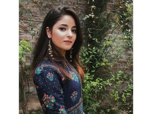 Gaya Memesona Aktris Cantik yang Pensiun dari Bollywood karena Agama Gaya Memesona Aktris Cantik yang Pensiun dari Bollywood karena Agama