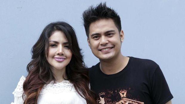 Pasangan selebritas, Galih Ginanjar dan Barbie Kumalasari.