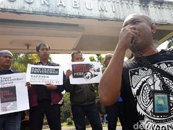 Tolak Raperda KIP, Jurnalis Geruduk Pendopo Sukabumi