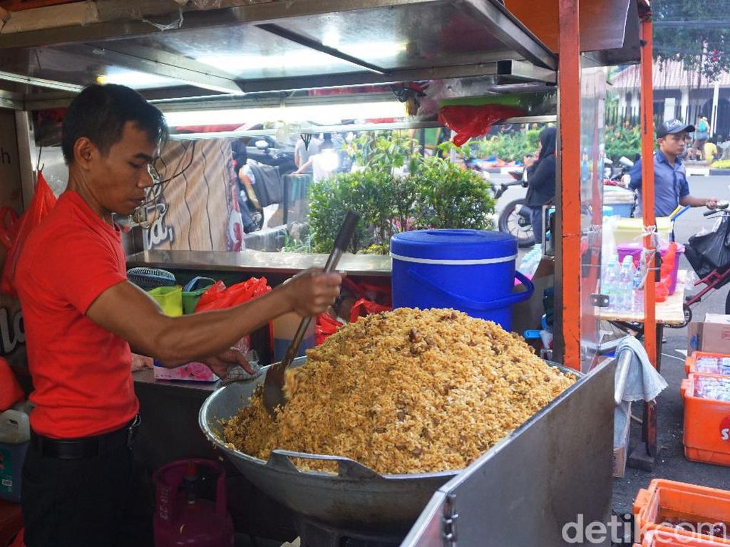 Nasi Goreng Kambing Kebon Sirih, Kondang di Jakarta Sejak 1958