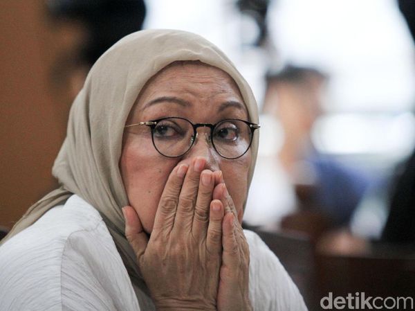 Ekspresi Ratna Sarumpaet Saat Divonis 2 Tahun Penjara
