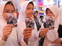 Serunya 1.029 Anak Yatim Jadi Tamu Perdana Trans Studio Cibubur