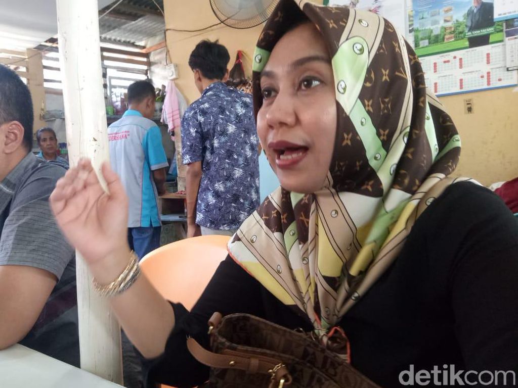 Pedagang Pempek di Palembang Minta Pemkot Evaluasi Aturan Pajak 10% Pedagang Pempek di Palembang Minta Pemkot Evaluasi Aturan Pajak 10%