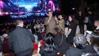 CT Ajak Anak Yatim Bermain di Trans Studio Cibubur