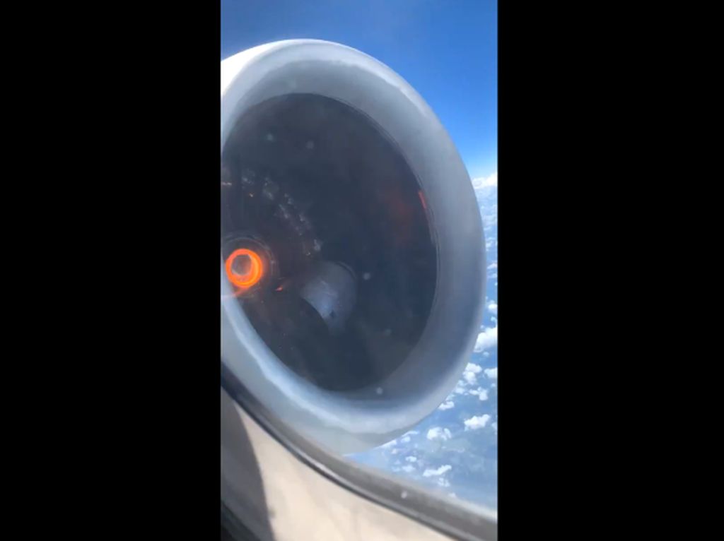 Bagian Mesin Pesawat Nyaris Copot, Delta Air Lines Mendarat Darurat