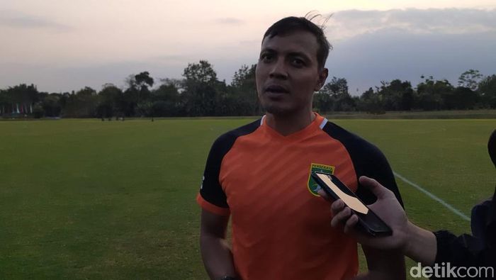 Asisten pelatih Persebaya, Bejo Sugiantoro (Ristu Hanafi/detikSport) Asisten pelatih Persebaya, Bejo Sugiantoro (Ristu Hanafi/detikSport)