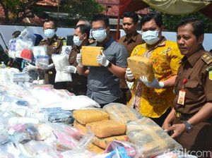 Kejari Banyuwangi Musnahkan Barang Bukti yang Dua Tahun Ngendon