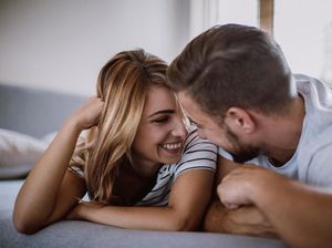 Hubungan Seks Tak Selalu Mulus, Lakukan 7 Tips Ini Kalau Lagi Seret