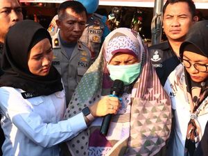 Buntut Panjang Status Tak Usah Pajang Foto Presiden Buntut Panjang Status Tak Usah Pajang Foto Presiden