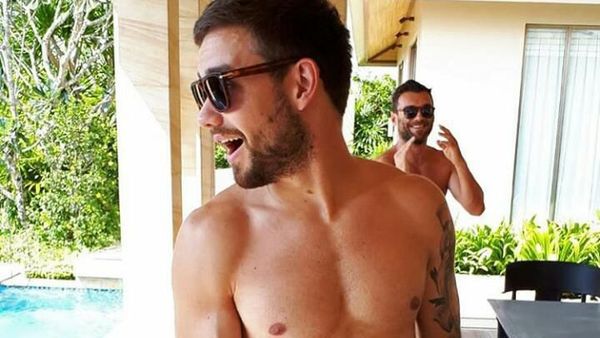 Yuk Intip Pose Seksi Liam Payne Saat Makan Enak