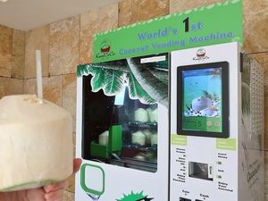 Canggih! Di Taiwan Bisa Beli Kelapa Muda Lewat Vending Machine