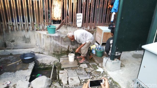 Sumur Tua di Semarang Ini Konon Airnya Sembuhkan Warga dari Wabah Kolera Sumur Tua di Semarang Ini Konon Airnya Sembuhkan Warga dari Wabah Kolera