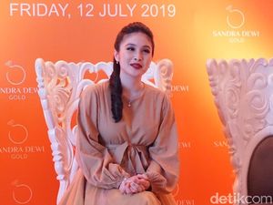 Bawaan Hamil Kedua, Sandra Dewi Rilis Koleksi Perhiasan Emas