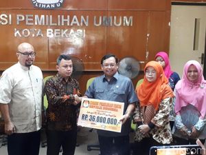 KPU Beri Santunan ke 10 Keluarga KPPS yang Meninggal Usai Pemilu KPU Beri Santunan ke 10 Keluarga KPPS yang Meninggal Usai Pemilu