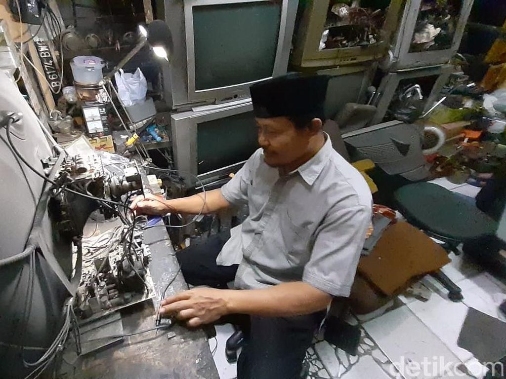 Rela Bertahan di Bisnis TV dan Radio Jadul, Berapa Sih Omzetnya? Rela Bertahan di Bisnis TV dan Radio Jadul, Berapa Sih Omzetnya?