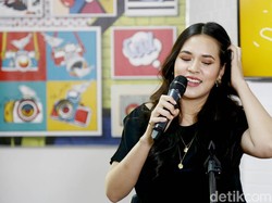Berbagi Shift Malam Ala Raisa dan Hamish Daud