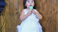 Cantik Kayak Princess, Begini Gaya Anak Nindy Kalau Lagi Ngemil