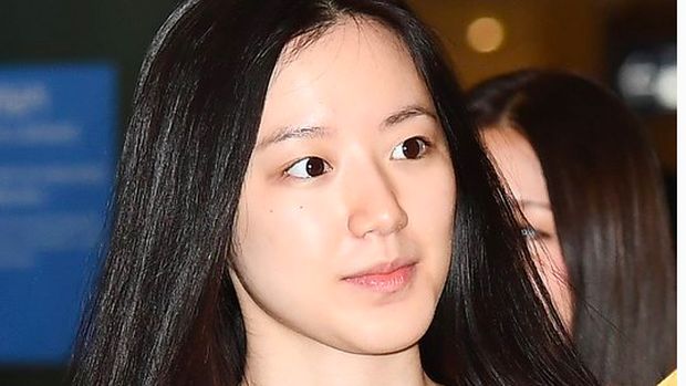 Shuhua tampil polos alias tanpa make-up di depan umum