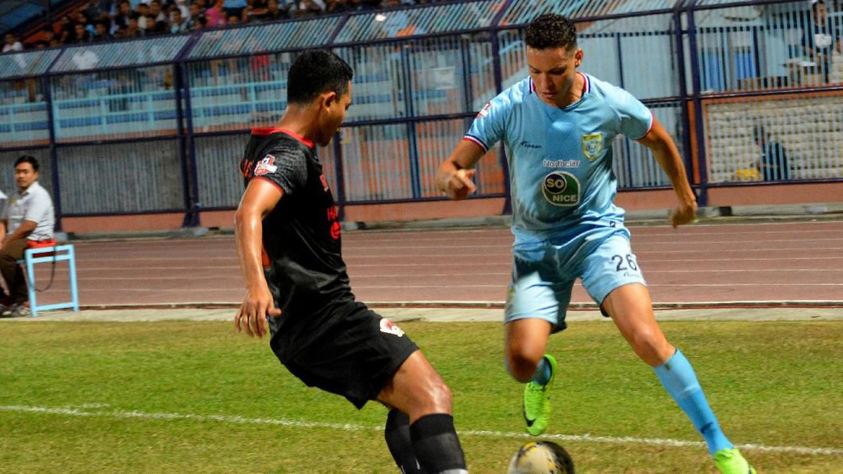 Persela Lamongan kalahkan Kalteng Putra 3-0 (ANTARA FOTO/Syaiful Arif)