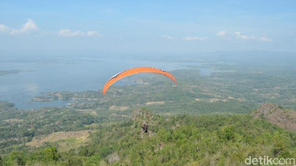 Foto: Sensasi Melayang di Langit Wonogiri yang Cantik