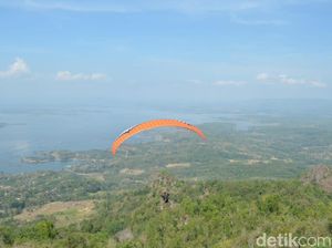 Foto: Sensasi Melayang di Langit Wonogiri yang Cantik