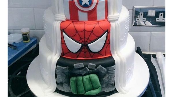 Unik! Inspirasi Kue Pernikahan Bertemal Marvel