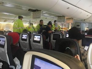 Detik-detik Air Canada Turbulensi, Sebabkan 37 Orang Terluka