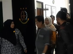 Diduga Korupsi Dana Bantuan Siswa, Kepala SMK di Cianjur Ditahan Kejaksaan
