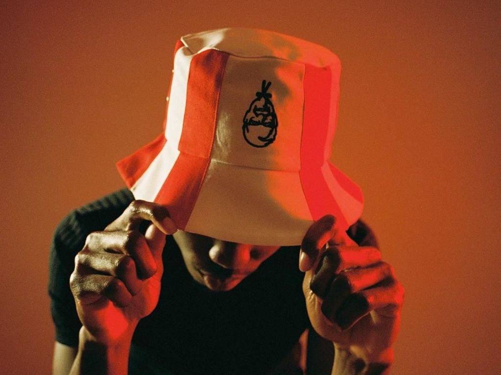 KFC Rilis Topi Stylish Multifungsi, Bisa Jadi Wadah Ayam Goreng Juga KFC Rilis Topi Stylish Multifungsi, Bisa Jadi Wadah Ayam Goreng Juga