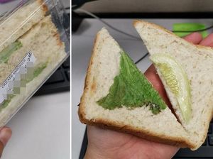 Wanita Ini Kecewa Beli Sandwich Ayam Isinya Sehelai Selada dan Seiris Mentimun Wanita Ini Kecewa Beli Sandwich Ayam Isinya Sehelai Selada dan Seiris Mentimun