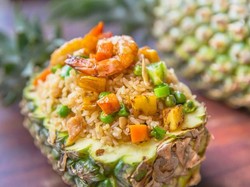Nasgor Enak dari Thailand, Nasi Goreng Nanas, Tom Yum dan Ayam Basil