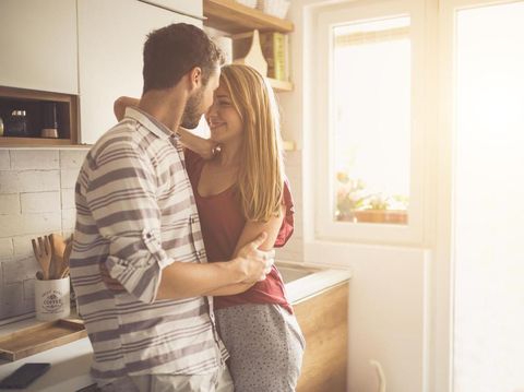 Bercinta dengan Posisi Berdiri Efektif Cegah Kehamilan?