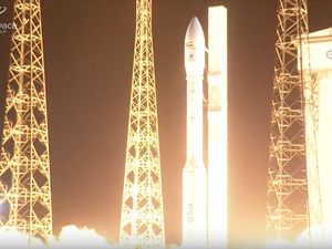 Satelit Uni Emirat Arab Buat Intai Iran Hilang di Angkasa