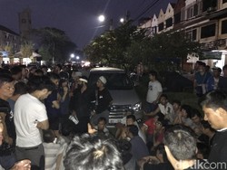 Pencari Suaka Tahan Mobil UNHCR, Polisi Turun Tangan