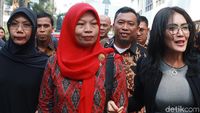 Didampingi Rieke, Baiq Nuril Temui Jaksa Agung