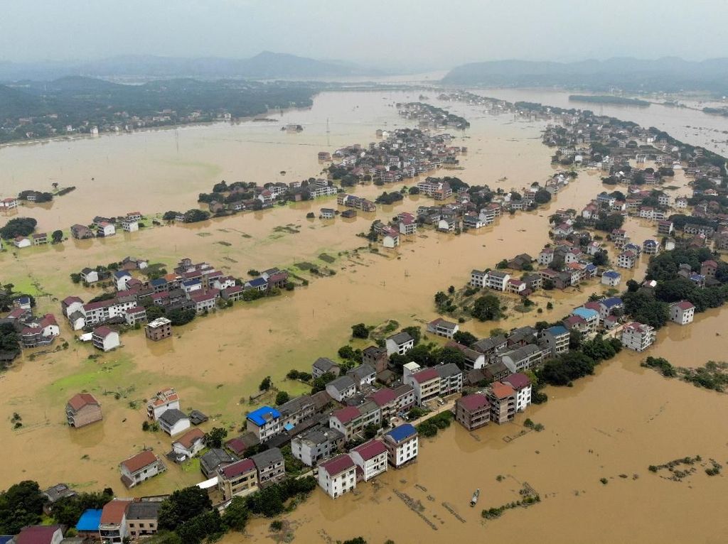 Potret Banjir di China yang Buat 350 Ribu Orang Dievakuasi