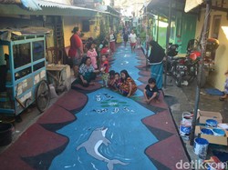Warga Kampung Pulo Cirebon Percantik Gang dengan Lukisan 3D Laut