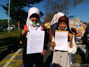 Dua Anak Ini Kirim Surat untuk Donald Trump Agar AS Tak Ekspor Sampah Dua Anak Ini Kirim Surat untuk Donald Trump Agar AS Tak Ekspor Sampah