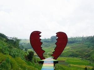 Sembuhkan Patah Hati di Kaki Gunung Lawu