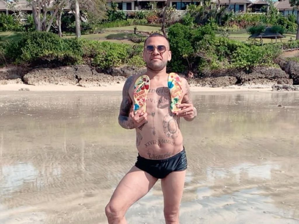 Istri Dani Alves Posting Foto Liburan di Bali Istri Dani Alves Posting Foto Liburan di Bali