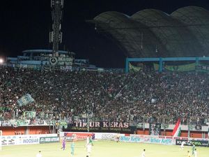 PSS vs Persebaya: Ribuan Bonek Padati Stadion Maguwoharjo PSS vs Persebaya: Ribuan Bonek Padati Stadion Maguwoharjo