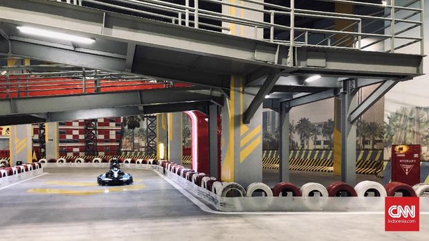 Wahana Wave Racer dan Formula Kart di Trans Studio Theme Park Cibubur.