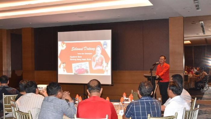 Bakal Calon Ketum PSSI, Komjen Pol Iriawan, dalam acara seminar di Surabaya (Istimewa) Bakal Calon Ketum PSSI, Komjen Pol Iriawan, dalam acara seminar di Surabaya (Istimewa)