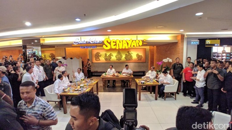 Amien Rais Lihat Semar, Gareng dan Petruk di Pertemuan Prabowo-Jokowi Amien Rais Lihat Semar, Gareng dan Petruk di Pertemuan Prabowo-Jokowi
