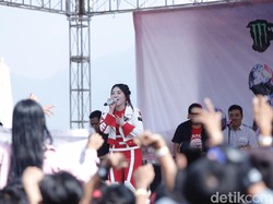 Belanja Oleh-oleh Sampai Nonton Via Vallen Bisa di MXGP Semarang