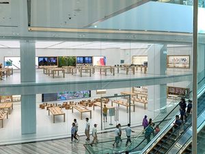 Penampakan Apple Store di Bandara Changi