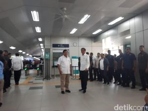 Akhirnya! Jokowi dan Prabowo Bertemu di Stasiun MRT Lebak Bulus Akhirnya! Jokowi dan Prabowo Bertemu di Stasiun MRT Lebak Bulus