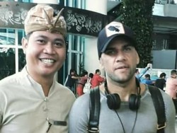 Jeda Kompetisi, Dani Alves Liburan di Bali
