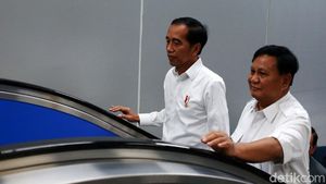 Jokowi-Prabowo Satu Tangga di Escalator Stasiun MRT Senayan